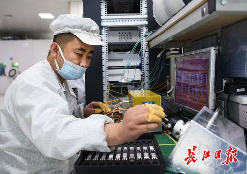 武漢“五個中心”建設開局沖刺 5G車間滿負荷運轉，科研團隊攻堅通信技術研發(fā)